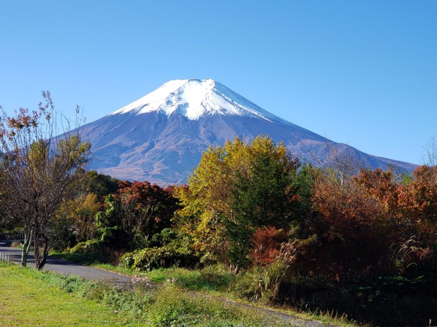 富士吉田市農村公園　秋の富士山