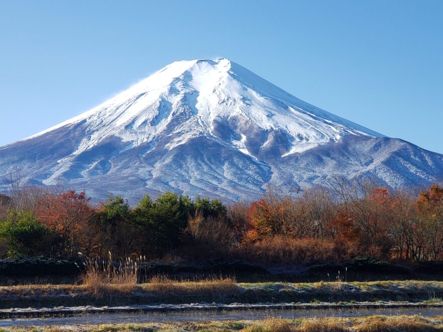 富士吉田市農村公園　富士山と積雪